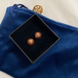Tory Burch earrings rose gold with imprint Tory on the back post. New in case